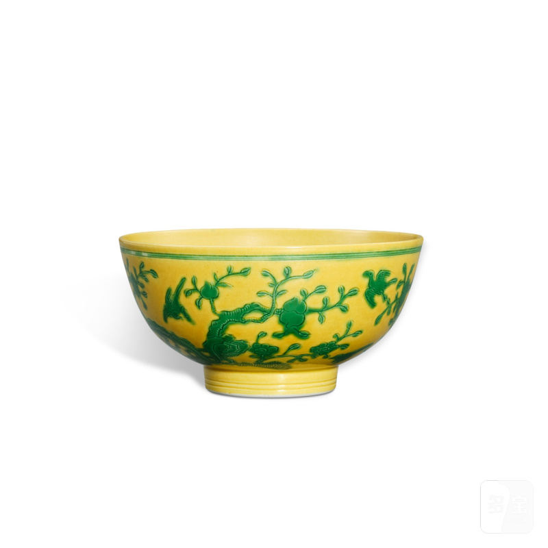 A yellow-ground green-enamelled 'peach' bowl, Seal mark and period of Daoguang | 清道光 黃地綠彩桃樹紋盌 《大清道光年製》 - 图3